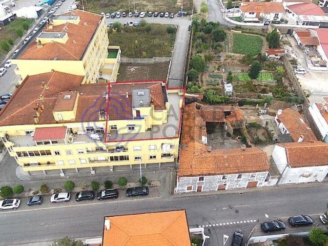 Fantástico apartamento T3, terraço de 115m2, duas garagens i. 150m² Argoncilhe