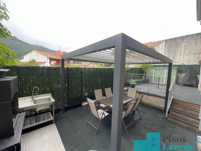 Fantástico bajo con terraza y piscina en Limpias