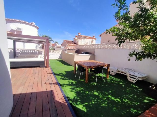 Fantástico chalet a pocos pasos del casco urbano a tan solo. 100m² Dénia