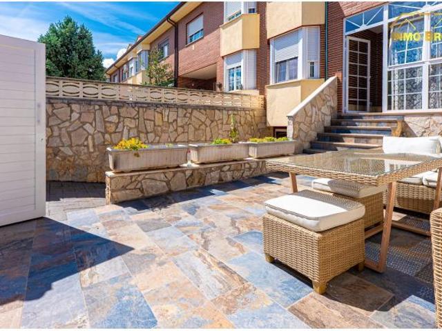 FANTASTICO CHALET ADOSADO EN ZONA QUEBRADILLA AZUQUECA