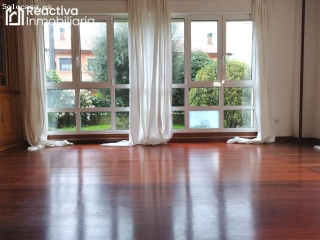 Fantástico chalet con garaje y gran jardín en las afueras de Santiago