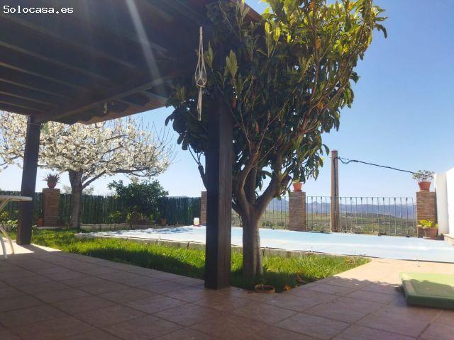 Fantastico chalet con piscina en Niguelas
