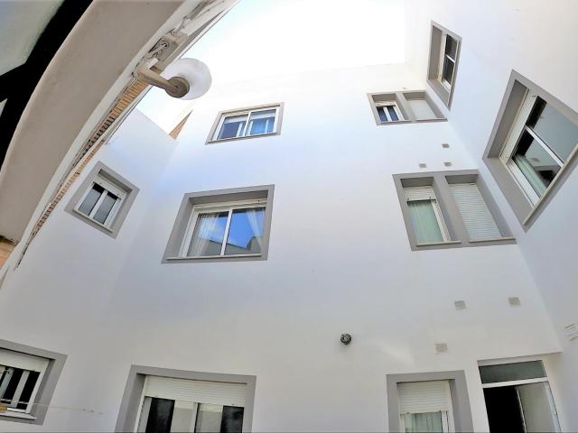 Fantástico complejo de 5 apartamentos Tarifa vende esta ex. 285m² Tarifa