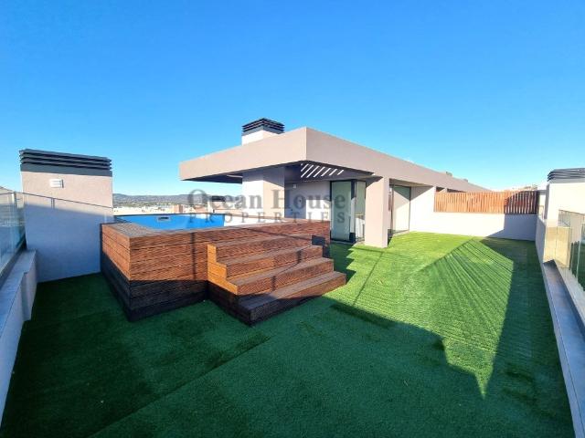 Fantástico penthouse T5 de luxo, com garagem e piscina priva. 351m² Faro Sé e São Pedro