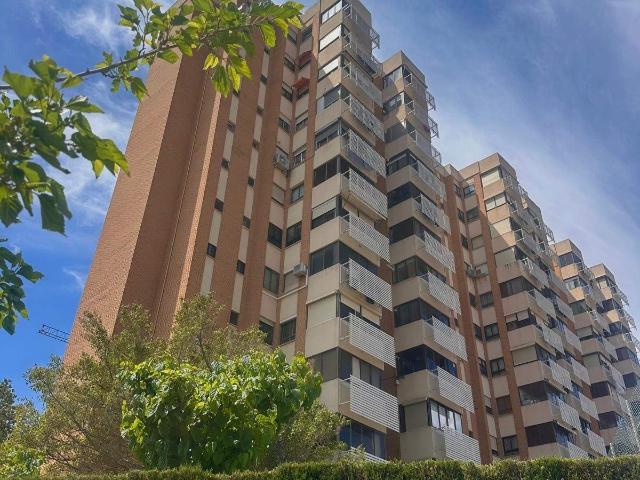 FANTÁSTICO PISO CON VISTAS AL MAR EN UNA DE LAS MEJORES ZONAS DE ALICANTE
