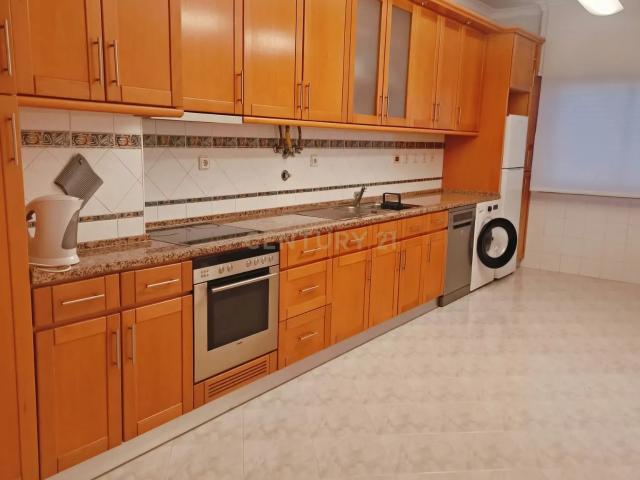Fantástico T4 de 175 m² com Vista Rio e excelente Localização na Póvoa de Santa Iria para Arrendamento