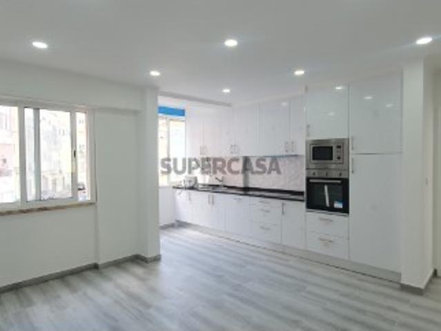 Fantástico T2+1 totalmente remodelado com suíte em Praceta sossegada nas Águas Livres Amadora