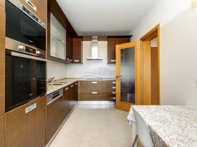 Fantástico T2 no Cacém com 2 elevadores e arrecadação