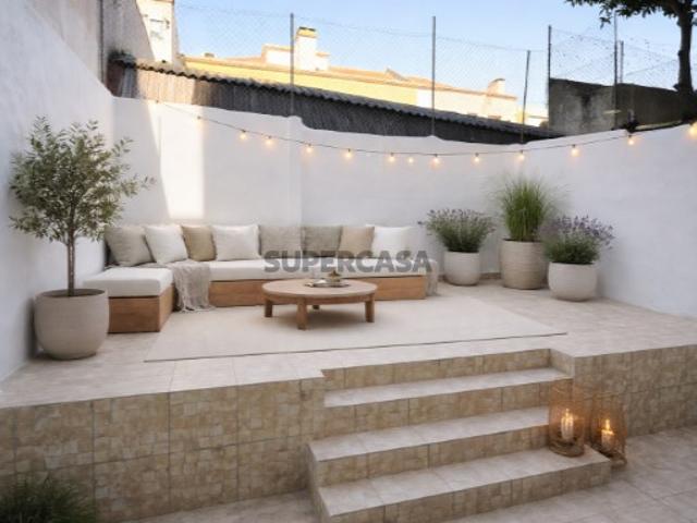 Fantástico T2 com Terraço na Venteira Totalmente Remodelado