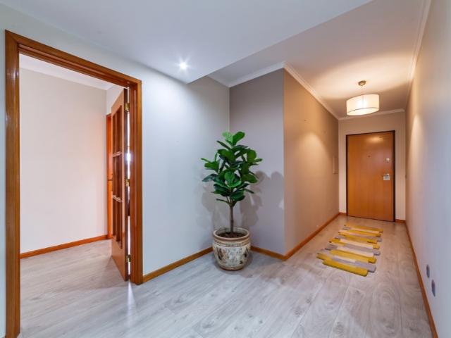 Fantástico T3 com 140 m², 2 frentes, muita luz natural e garagem, Paços de Brandão S.M. da Feira