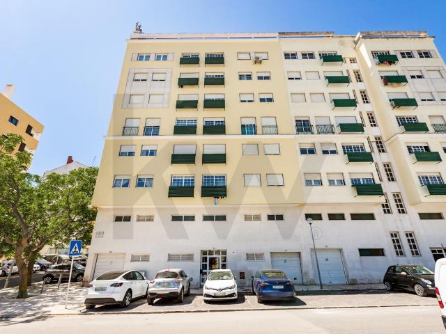 Fantastico T3 com garagem Prior Velho Lisboa