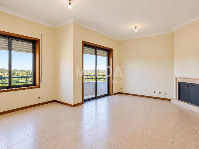 Fantástico T3 Paços Brandão Santa Maria da Feira, ultimo piso,numa excelente localização