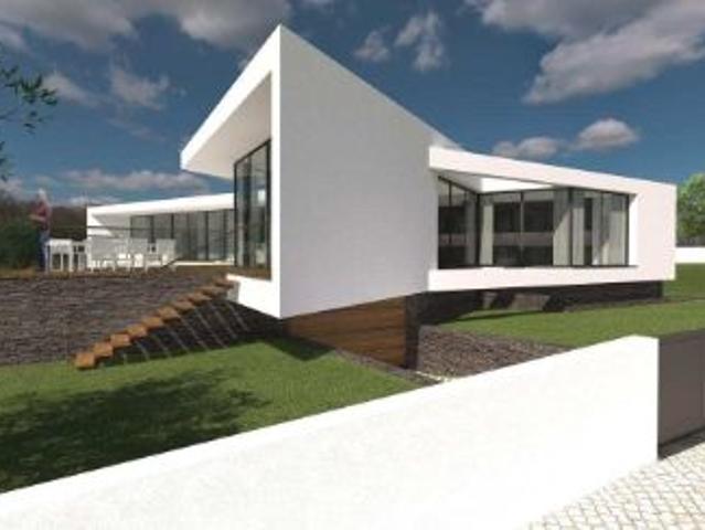 Fantástico Terreno com projeto aprovado para construção de Moradia V4