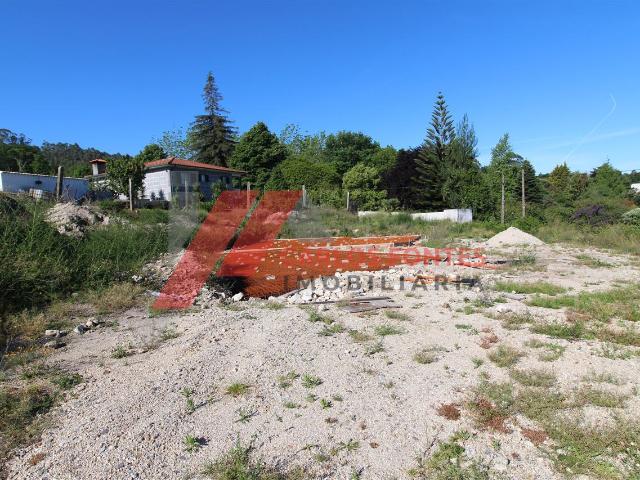 Fantástico Terreno de construção em Santo Tirso!