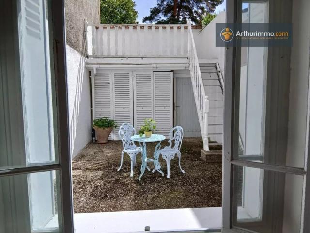 Fantastique maison de village avec 4 chambres, 2 salles de bains et jardin!