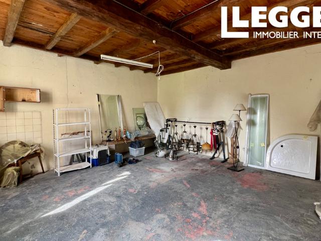 Fantastique projet de rénovation avec potentiel de revenus ou possibilité de conversion en maison familiale