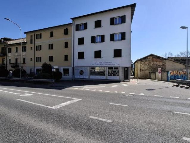 Fantastica proprietà a Magliaso, Canton Ticino Stabile a reddito Fantastische Liegenschaft in Magliaso, Tessin Renditeobjekt