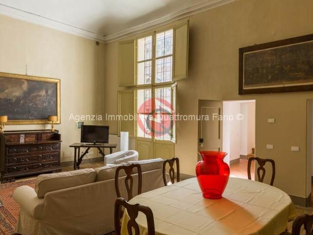 Fano ZONA CENTRO STORICO AFFITTASI APPARTAMENTO COMPLETAMENTE ARREDATO CON GIARDINO CONDOMINIALE