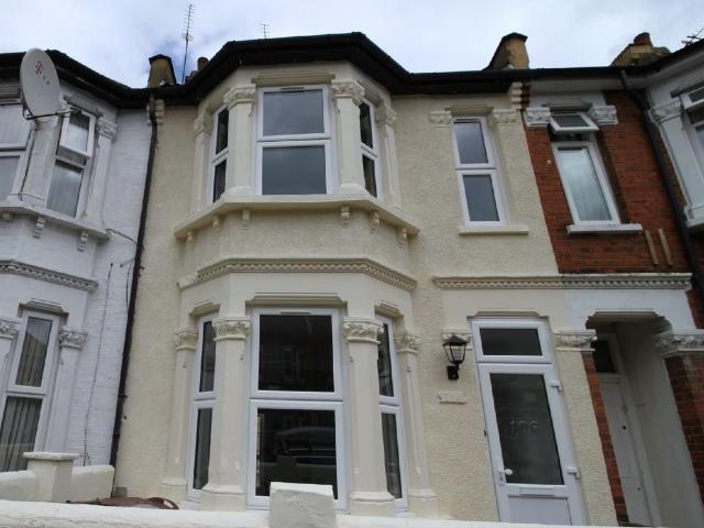 Fanshawe Avenue, Barking IG11 3 bed terraced house to rent £2,250 pcm £519 pw