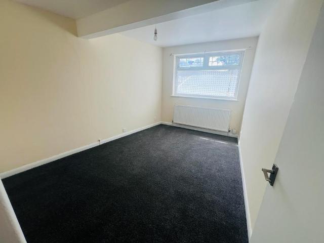 Fanshawe Crescent, Dagenham RM9 5 bed house to rent £2,950 pcm £681 pw