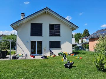 Faoug VD zu vermieten wunderschöne 5,5 Zimmer Villa mit grossem Baumbestand Garten