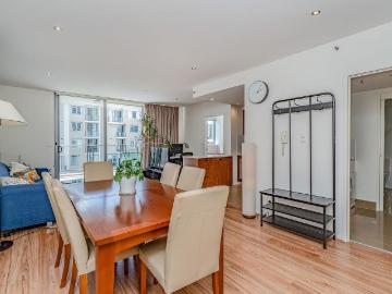 Fabulous 1 bedroom apartment in the sought after Metropolitan complex