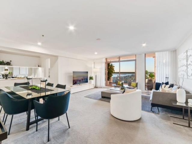 Fabulous 2 level Penthouse with Panoramic City Skyline and Harbour Views