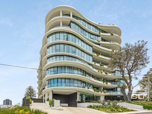 FABULOUS TOP FLOOR LUXURY APARTMENT AT HORIZON TOWER