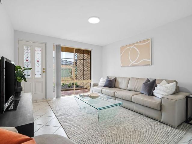 FABULOUS TOWNHOUSE