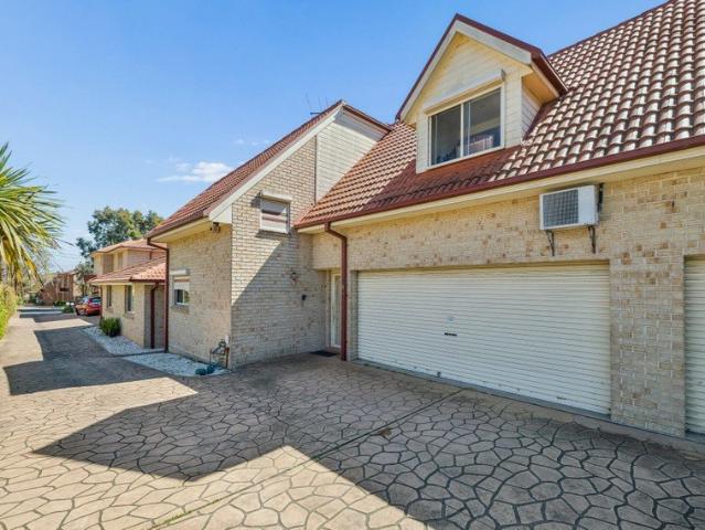 FABULOUS TOWNHOUSE IN TOP LOCATION