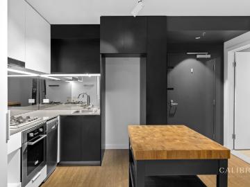 fabulous two bedroom apartment in the king street precinct