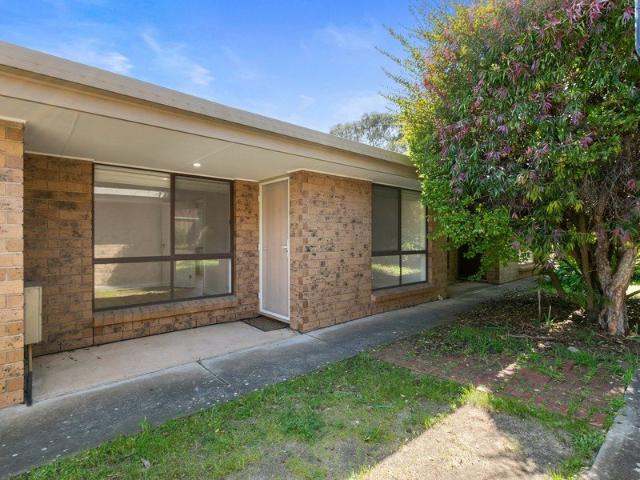 Fabulous unit in quiet complex