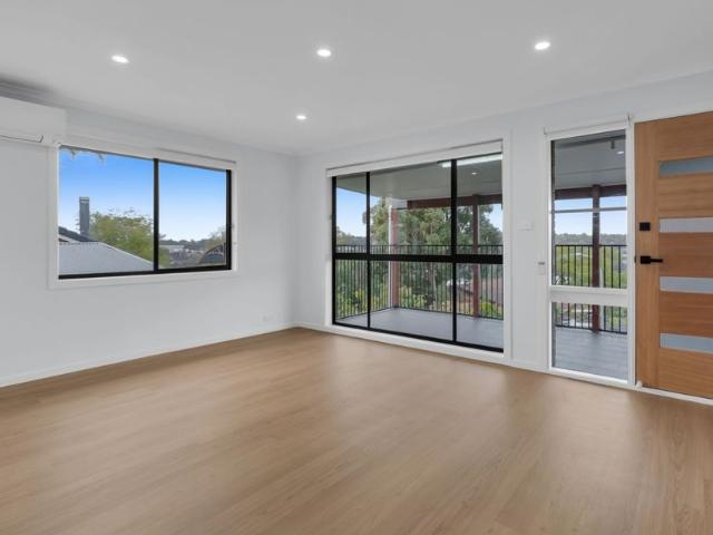 FABULOUS VIEWS OVERLOOKING CAMPBELLTOWN