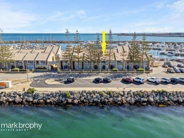 FABULOUS, WATERFRONT, LEASEHOLD APARTMENT !