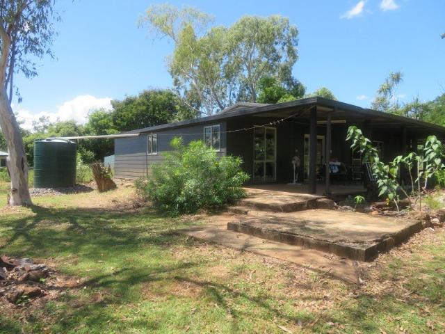 Fabulous and rustic in Chillagoe. Make it yours to live in or week ender.