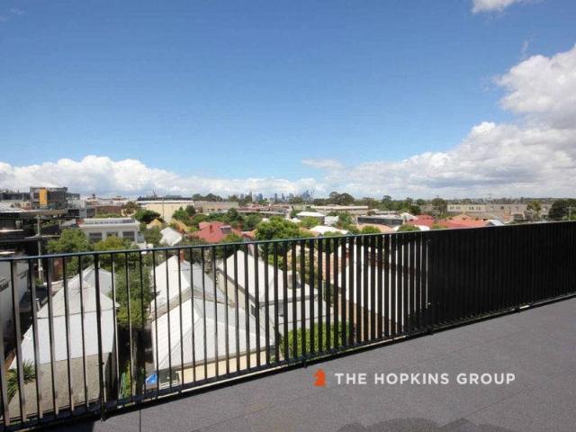 Fabulous City Views! Large Balcony