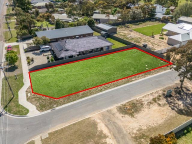 FABULOUS CORNER ALLOTMENT OF 728m² WITH PLANNING APPROVAL FOR TWO LOT SUBDIVISION AN OUTSTANDING DEVELOPMENT OPPORTUNITY!