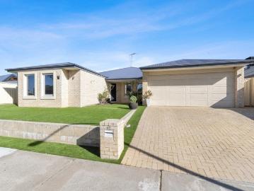 FABULOUS FAMILY HOME IN THE HEART OF SETTLERS HILLS