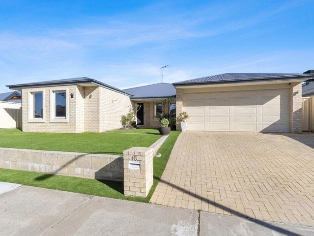 FABULOUS FAMILY HOME IN THE HEART OF SETTLERS HILLS