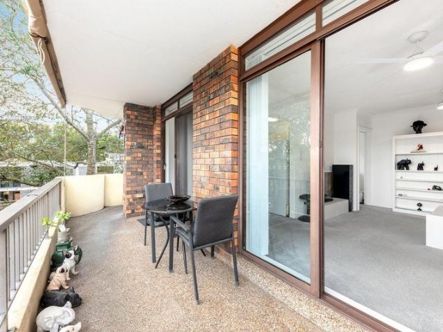 Fabulous Fully Renovated Full Brick Open Plan Apartment