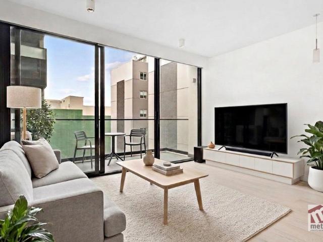 FABULOUS INNER CITY LIVING WITH AMAZING ROOFTOP FACILITIES!