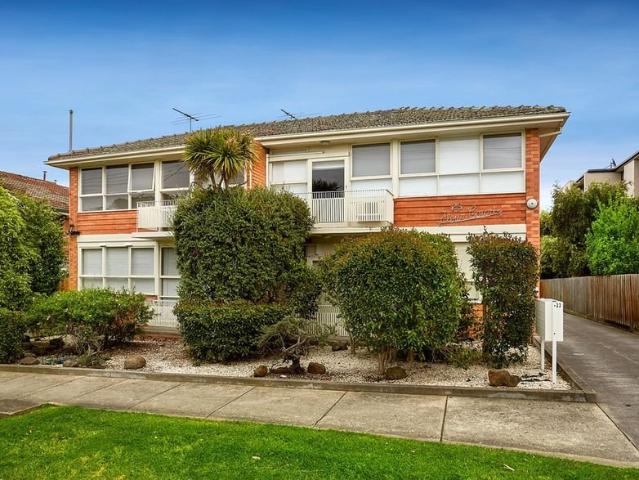 Fabulous Location & Effortless Living!