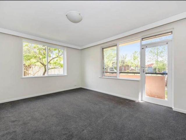 FABULOUS LOCATION – FULLY RENOVATED GROUND FLOOR APARTMENT