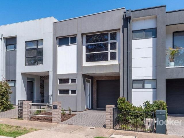 Fabulous Modern Living in a Convenient Lifestyle Location
