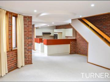 Fabulous Norwood Townhouse so close to The Parade