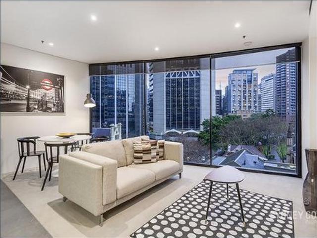 FABULOUS ONE BEDROOM IN SEIDLER’S COVE WITH CITY VIEWS | Furnished