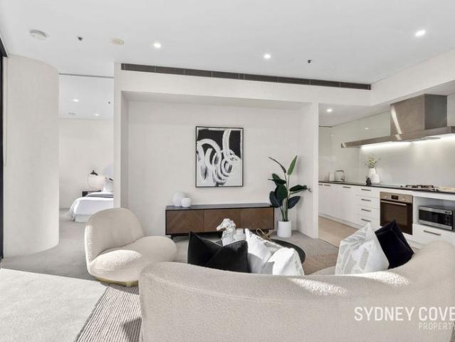 FABULOUS ONE BEDROOM IN SEIDLER'S COVE WITH OBSERVATORY HILL VIEWS | Unfurnished