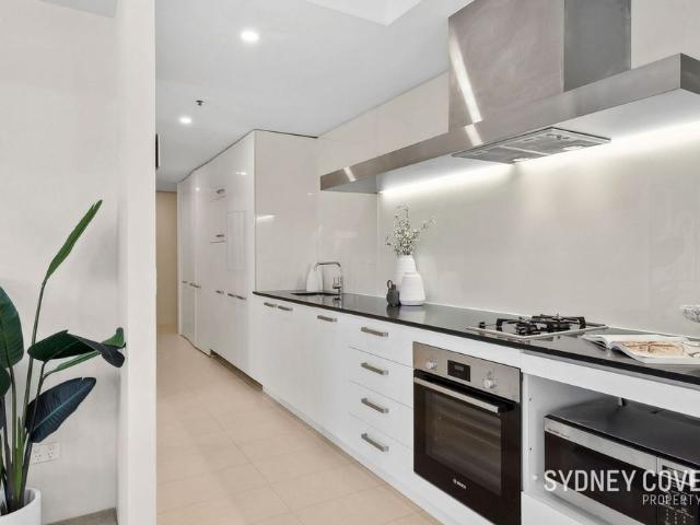 FABULOUS ONE BEDROOM IN SEIDLER'S COVE WITH OBSERVATORY HILL VIEWS | Unfurnished