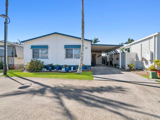 Fabulous Open Plan 2 bedroom Lowset. In Beautiful Noble Lakeside Village