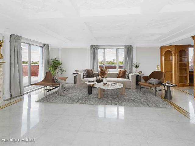 Fabulous penthouse with wraparound terracing and panoramic views of Hyde Park